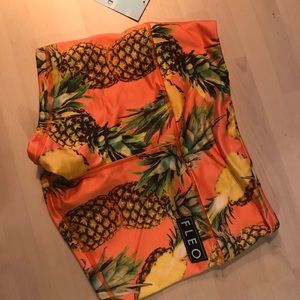 NWT. FLEO Pineapple HRO.
